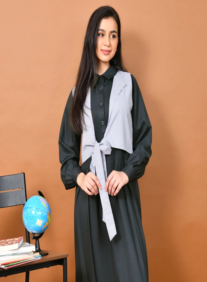 عبايات حوراء مريول أنيق بأكمام طويلة وياقة رسمية مرفق مع فيست مخطط بربطة لإطلالة عصرية ومميّزة- متوسط(زيتي)