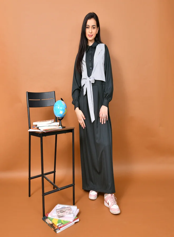 عبايات حوراء مريول أنيق بأكمام طويلة وياقة رسمية مرفق مع فيست مخطط بربطة لإطلالة عصرية ومميّزة- متوسط(زيتي)