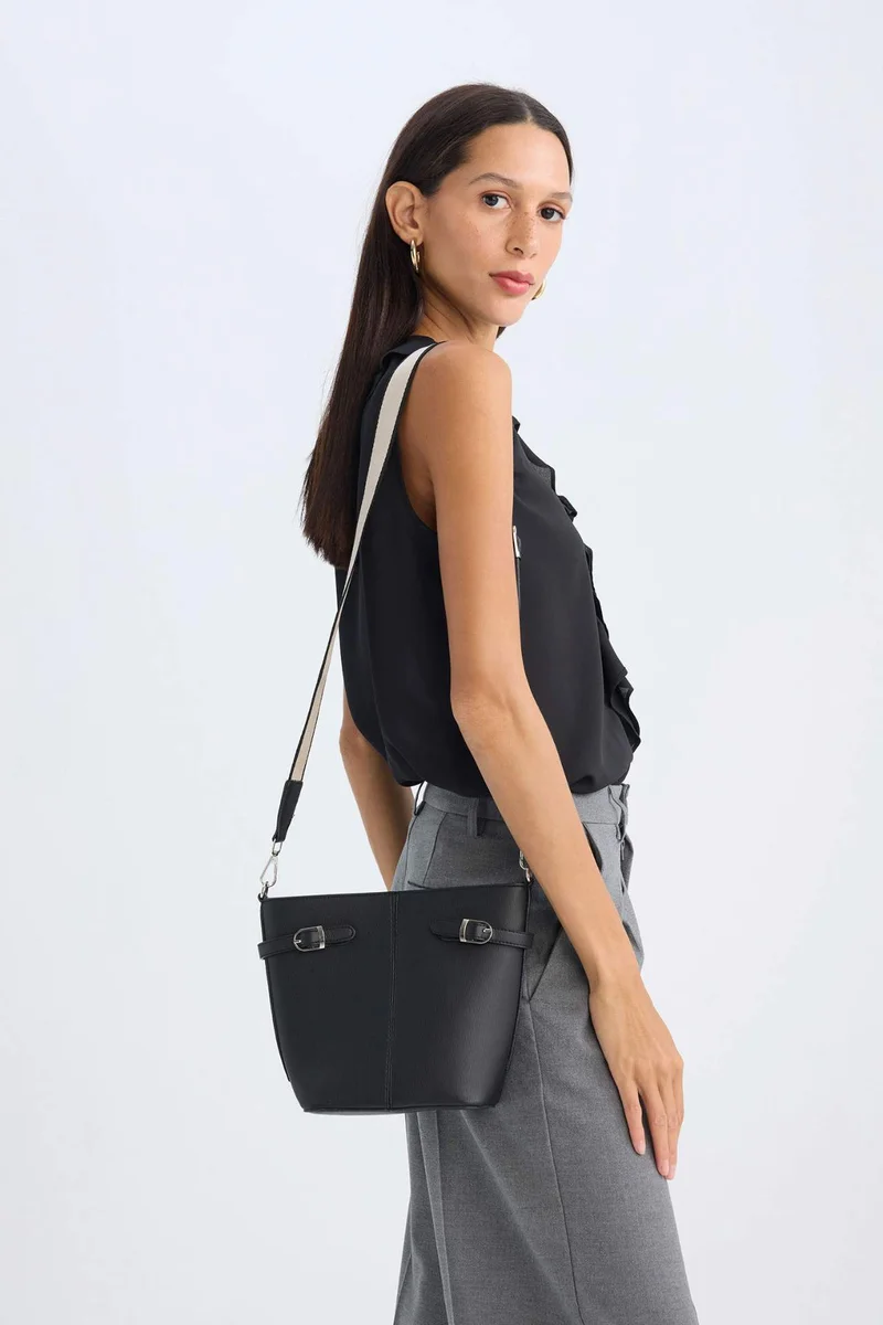 ديفاكتو Faux Leather Crossbody Bag