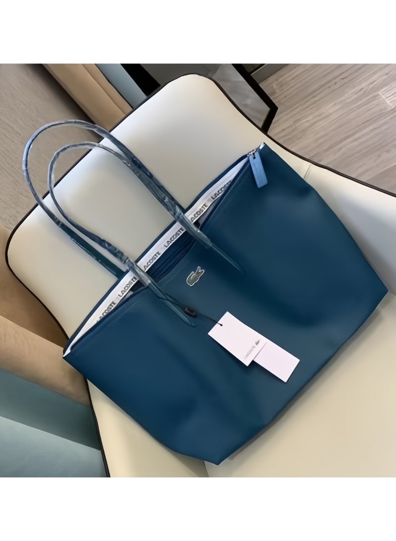 لاكوست حقيبة توت كبيرة متعددة الاستخدامات نسائية من لاكوست كونسبت بزِيب كبيرة، حقيبة كتف بحجم كبير باللون الأزرق البحيري - Image 2