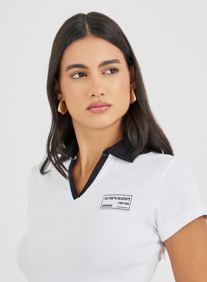 Styli Styli Wide Ribbed Contrast Badge Detail Cropped Polo T-Shirt - Image 3