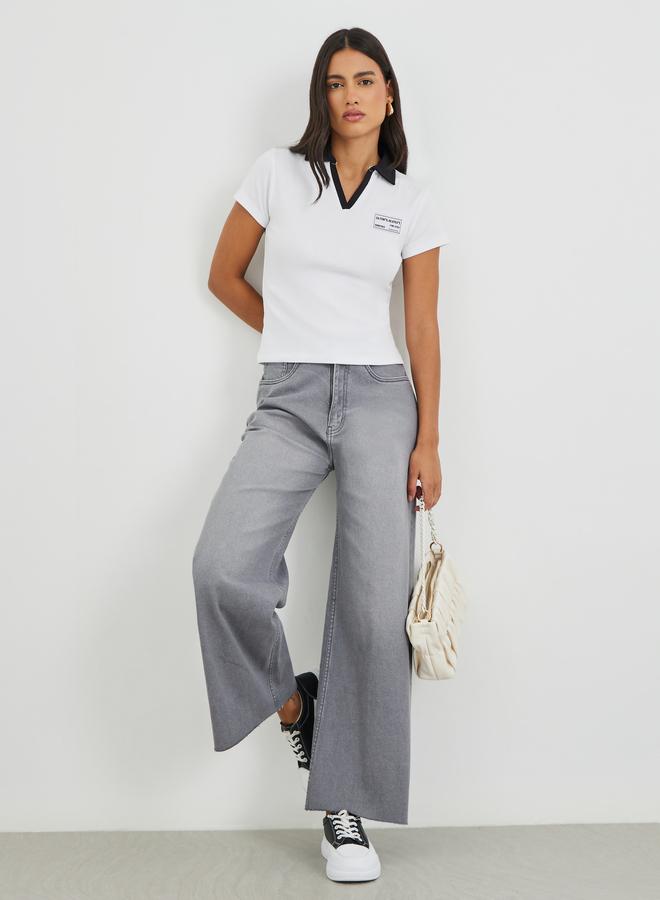 Styli Styli Wide Ribbed Contrast Badge Detail Cropped Polo T-Shirt - Image 2