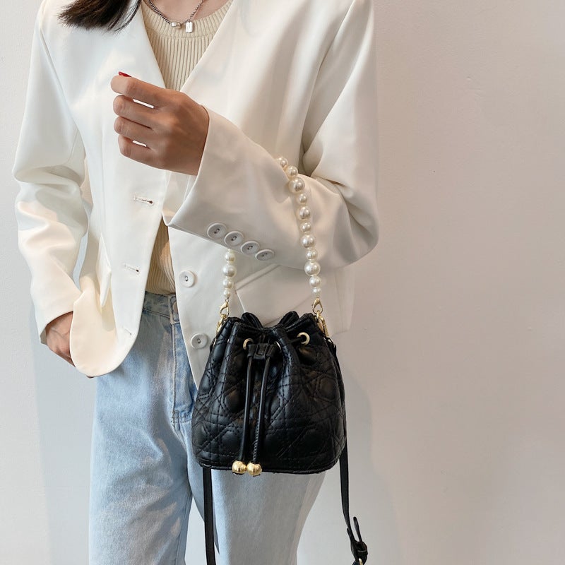 Niche Design Small Bag For Women Summer Trendy Texture Pearl Handheld Crossbody Bag High-End Texture Bucket Bag - Image 5