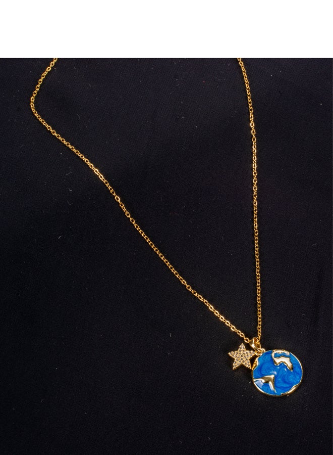 ذا بلاك بيرل اكسسوريز سلسلة أستانليس ستيل ذهبي مع دلاية باللون الأزرق - Image 3