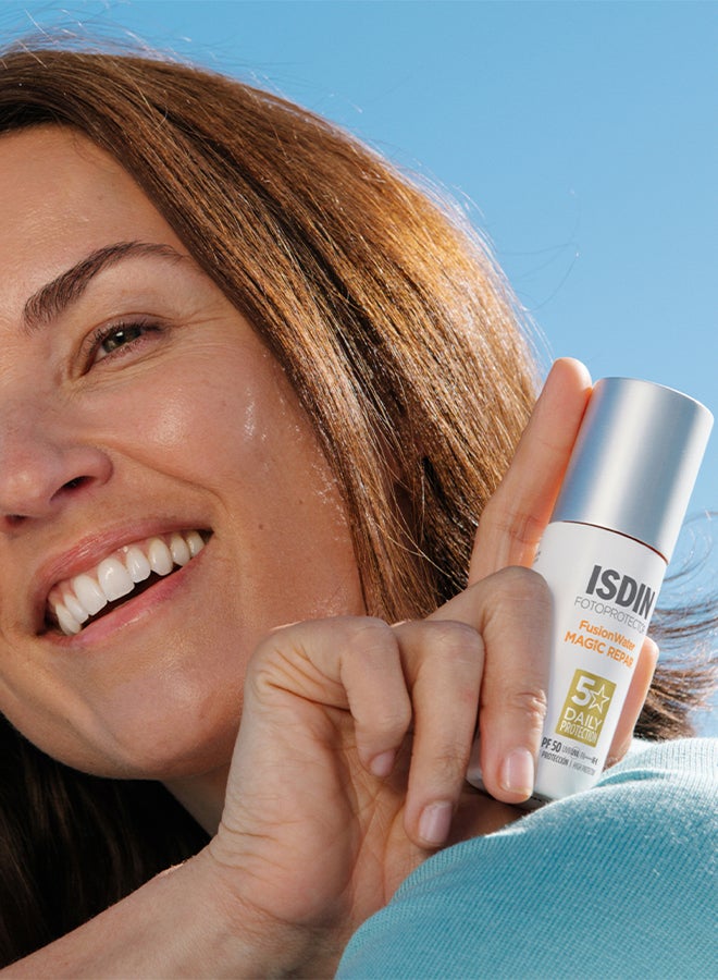 ISDIN فوتوبروتكتور فيوجن ووتر ماجيك ريبير SPF 50+ [50 مل] – واقي شمس للوجه مضاد للشيخوخة مع إصلاحات الحمض النووي لعكس الأضرار الناتجة عن الشمس - Image 4