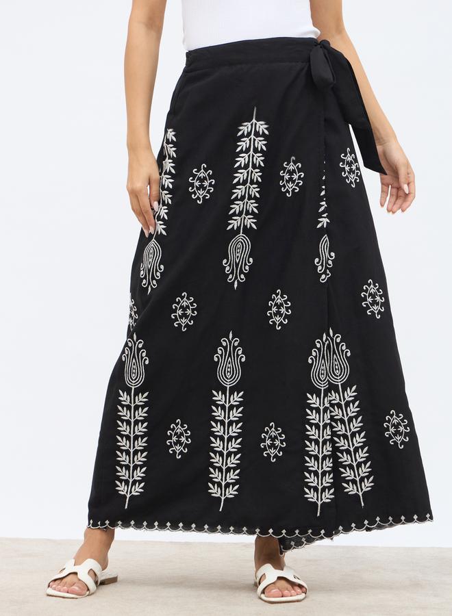 ستايلي تنورة ماكسي مستقيمة مطرزة بتفاصيل ربط - Image 2