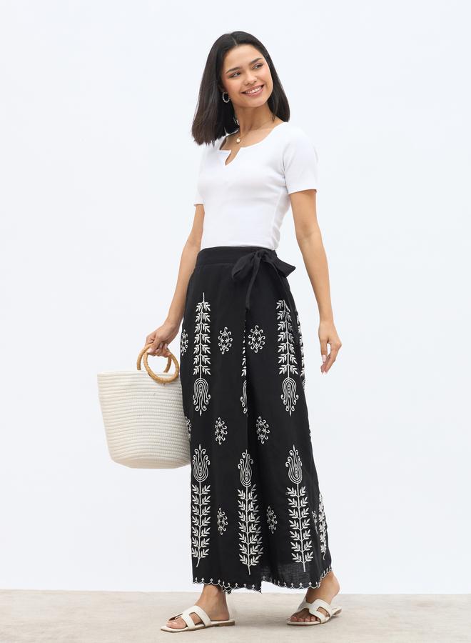ستايلي تنورة ماكسي مستقيمة مطرزة بتفاصيل ربط - Image 1
