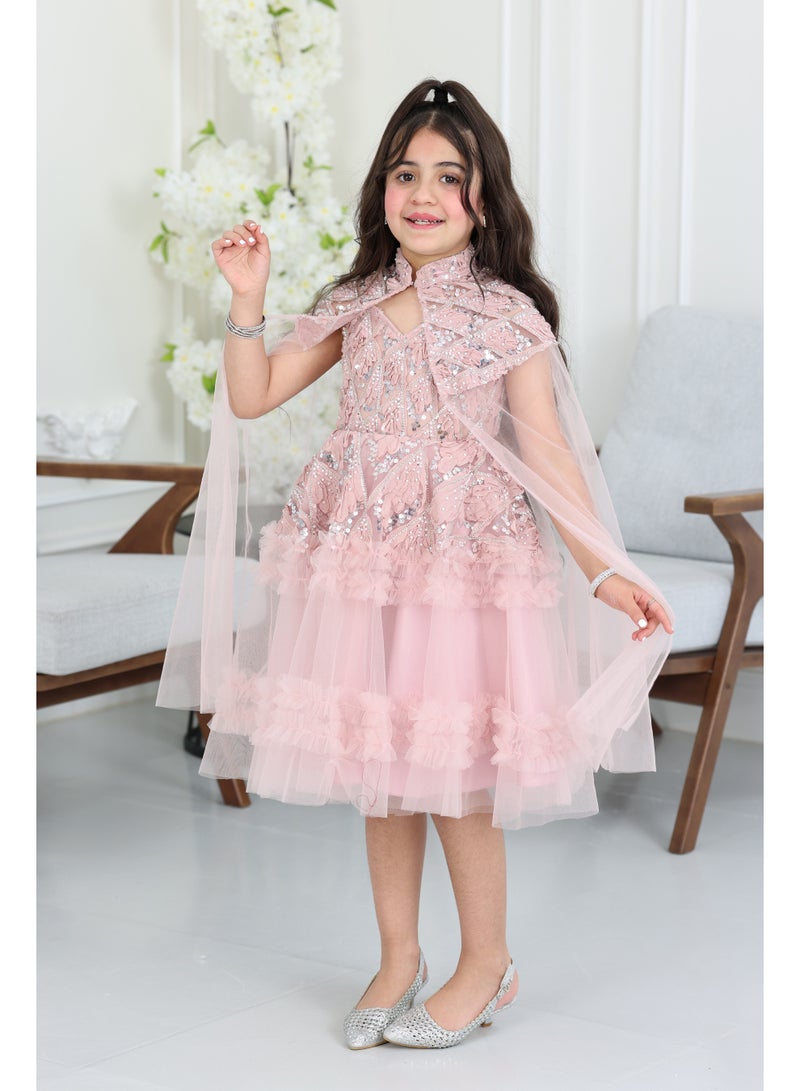 المصمم الحديث فستان بناتي شك فاخر بتصميم يتميز بـ تطريز شك يدوي على كامل الصدر والخصر، وهذا الشغل المتقن من براند المصمم الحديث - Image 1