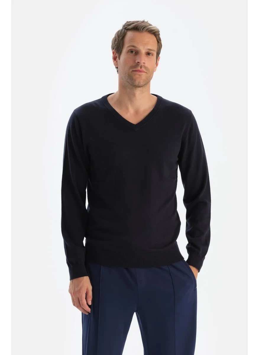 داجي Anthracite Men's Cashmere Blend V-Neck Sweater