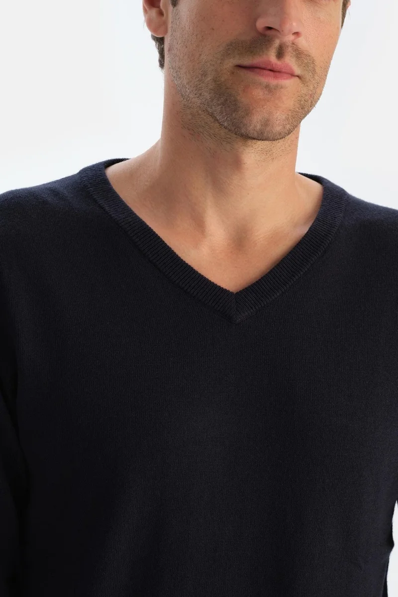 dagi Anthracite Men's Cashmere Blend V-Neck Sweater