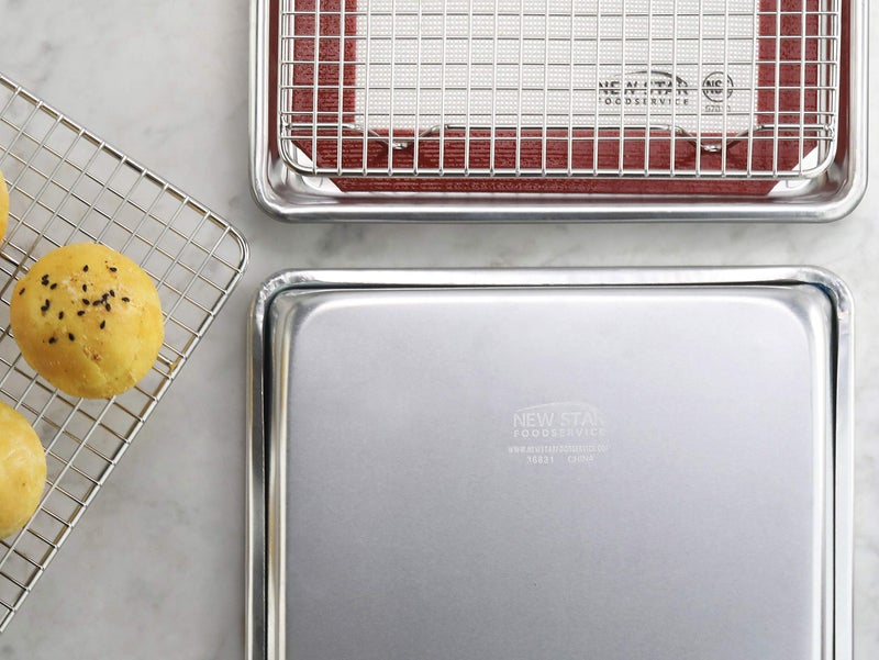 New Star Foodservice 1028768 Commercial-Grade Bun Pan/Baking Sheet, Baking Mat, Cooling Rack Combo, 1/8 and 1/4 Sizes Each - Image 4