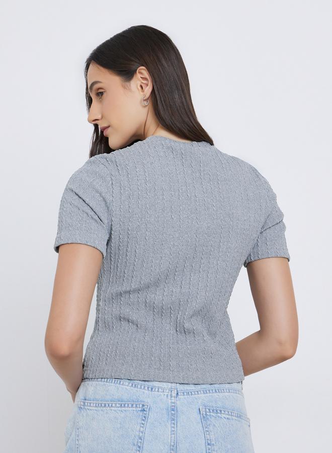 ستايلي بلوزة بتفاصيل بارزة الملمس مع أزرار - Image 4