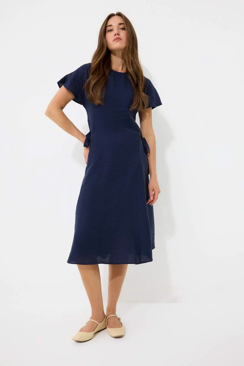 ديفاكتو Crew Neck Bat Sleeve Basic Midi Dress