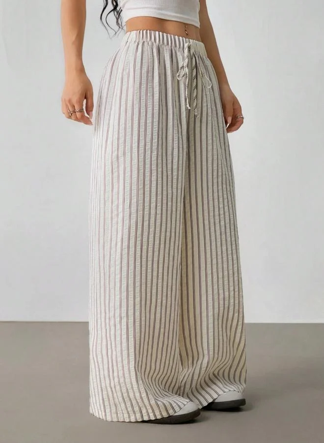 تايك تو بنطال بأرجل واسعة ومخطط