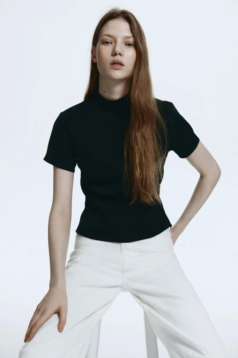 اتش اند ام بلوزة بظهر مفتوح