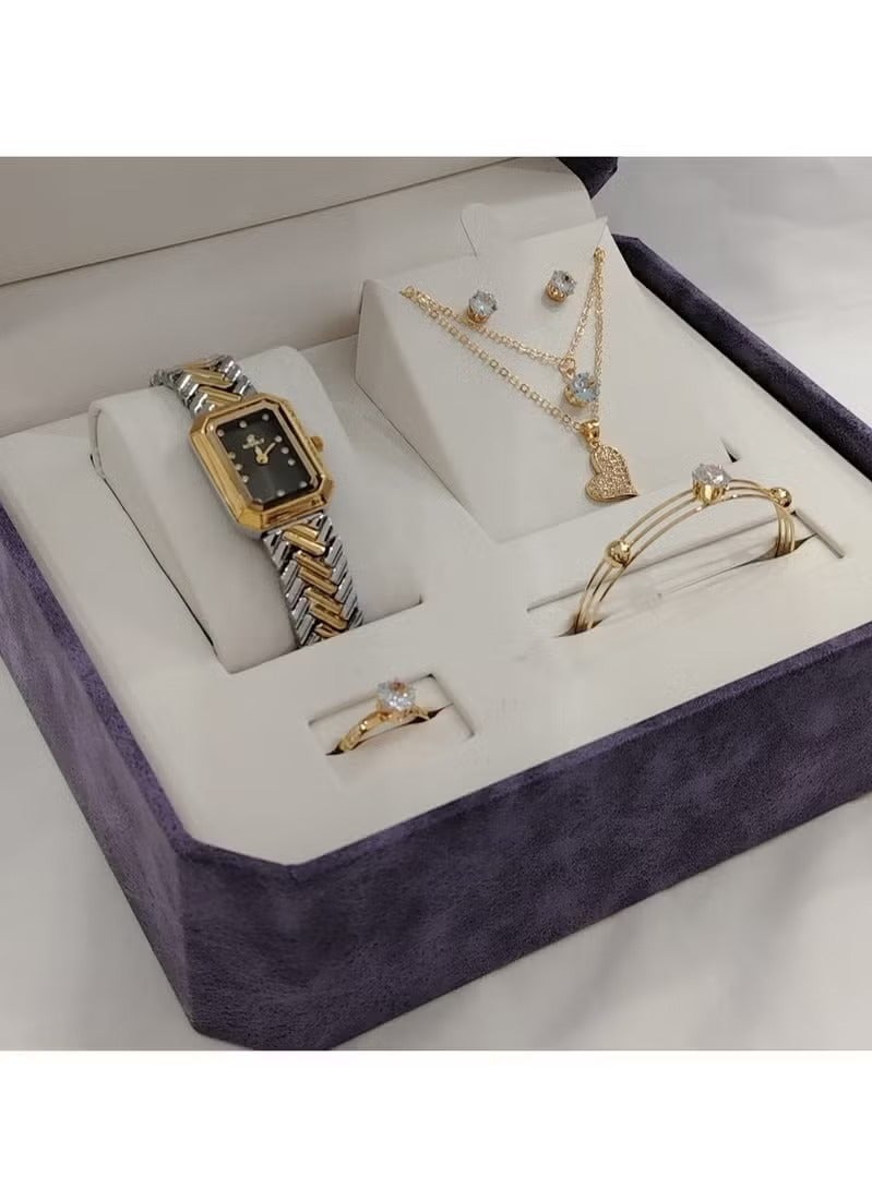 Women's watch with a bracelet and a ring made of zircon