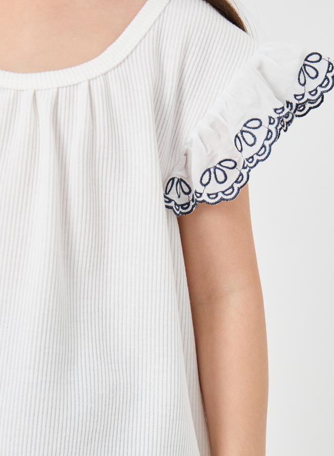 ستايلي طقم بلوزة مطرزة بأكمام ستايلي وشورت كاروهات - Image 3