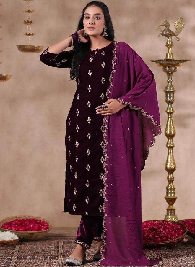 آي شين طقم كورتا وبنطال مع شال بلون بنفسجي بخامة مخملية - Image 1