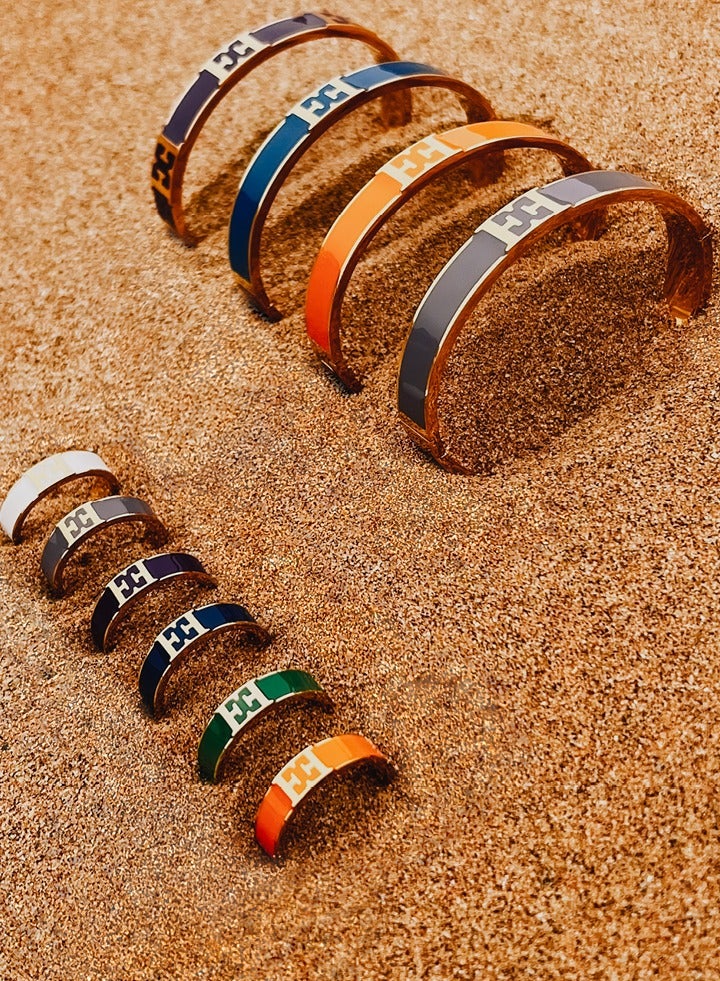 إسكادا خاتم سكارليت مطلي بالذهب مع شعار مقصوص وتفاصيل مينا برتقالي - Image 4