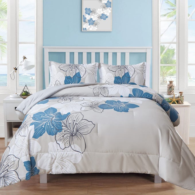 FLORAL COMFORTER SET QUEEN 3 PIECE BLUE FLORAL PATTERN PRINTED ON GREY SOFT MICROFIBER BEDDING SET LIGHTWEIGHT BED COMFORTER SET FOR ALL SEASON 1 COMFORTER 2 PILLOWCASES