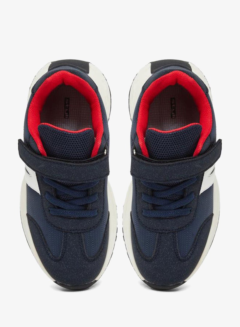 ستايلي اكتيف ستيلي سنيكرز بألواح وإغلاق بشريط لاصق - Image 5