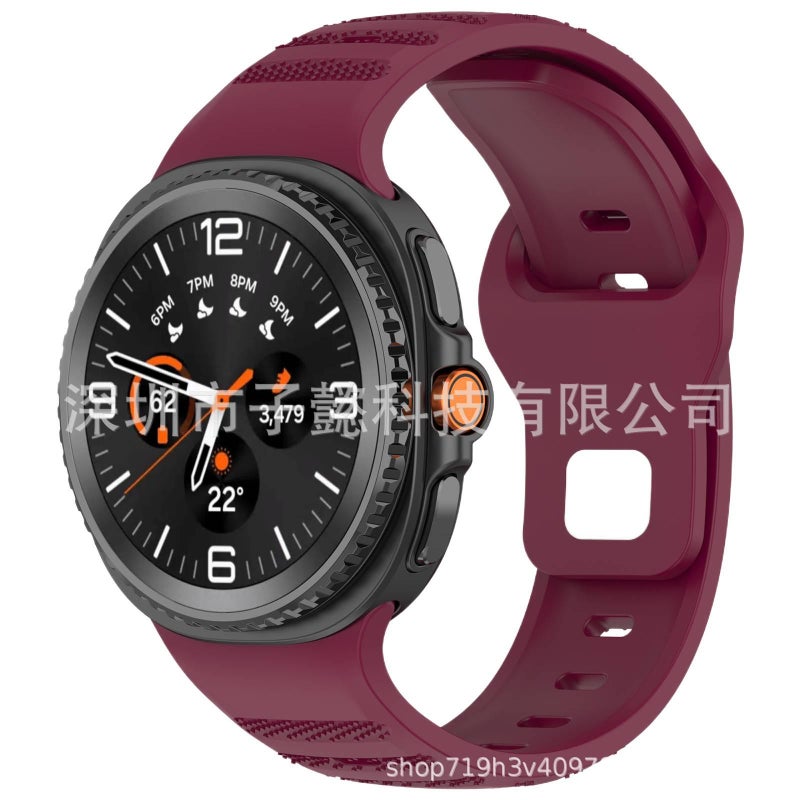 سوار ساعة ذكية رياضي من السيليكون متوافق مع Samsung Galaxy Watch 8 Classic بملاءمة قابلة للتعديل وحزام ناعم للاستبدال اليومي باللون أبيض قابل للتعديل - Image 5