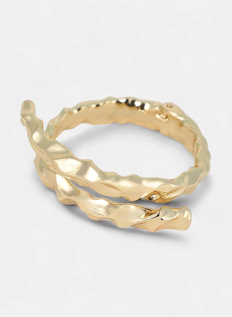 SOHI  Women The Crumple-Wrap Cuff Bracelet | California  Colour | One-Size | Metallic Alloy Material | Adjustable Closure | Bracelet For Casual & Evening Wear for Women | Best Price UAE
