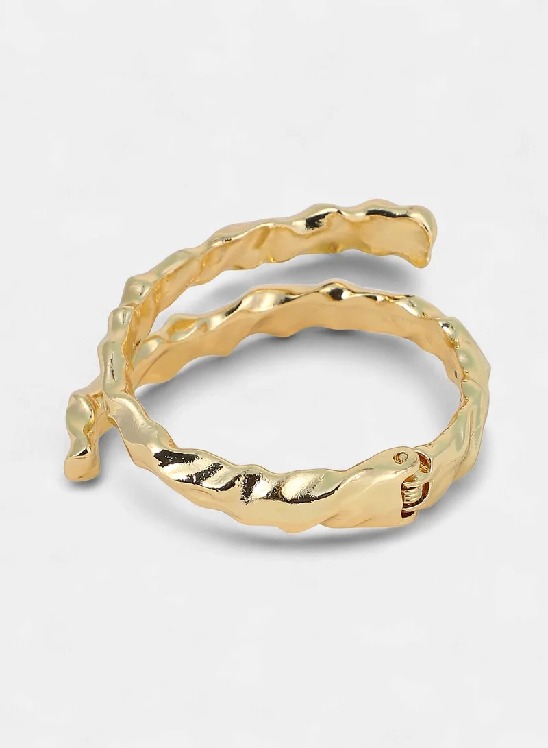 SOHI  Women The Crumple-Wrap Cuff Bracelet | California  Colour | One-Size | Metallic Alloy Material | Adjustable Closure | Bracelet For Casual & Evening Wear for Women | Best Price UAE