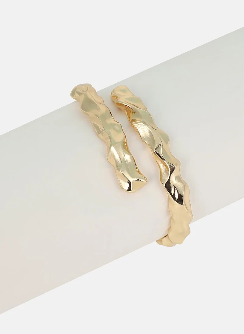 SOHI  Women The Crumple-Wrap Cuff Bracelet | California  Colour | One-Size | Metallic Alloy Material | Adjustable Closure | Bracelet For Casual & Evening Wear for Women | Best Price UAE