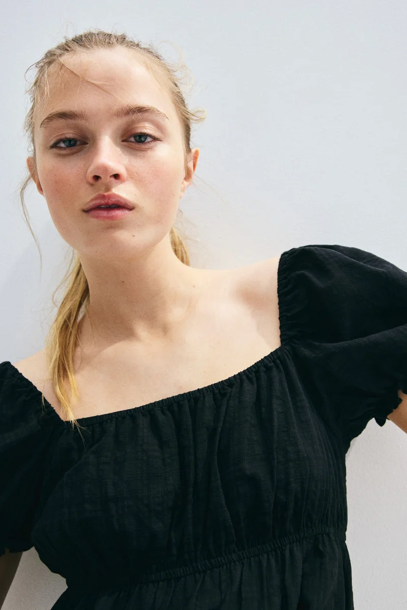 اتش اند ام فستان بحواف مكشكشة