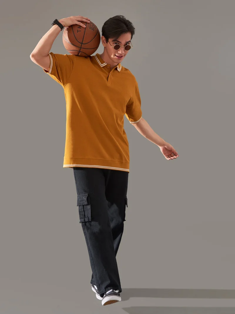 مانياك تيشيرت قطن أوفر سايز رجالي مانياك بياقة بولو وأكمام 3/4 لون خردلي