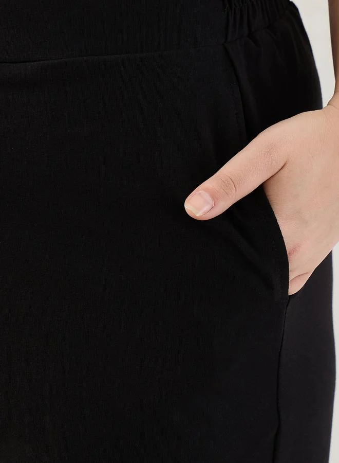 فيميلا طقم فيميلا بلس بلوزة بياقة غير متماثلة وبنطلون