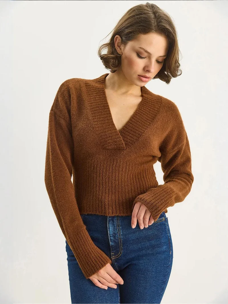 Bianco Lucci LUCCI Ribbed V-Neck Slim Fit Crop Sweater