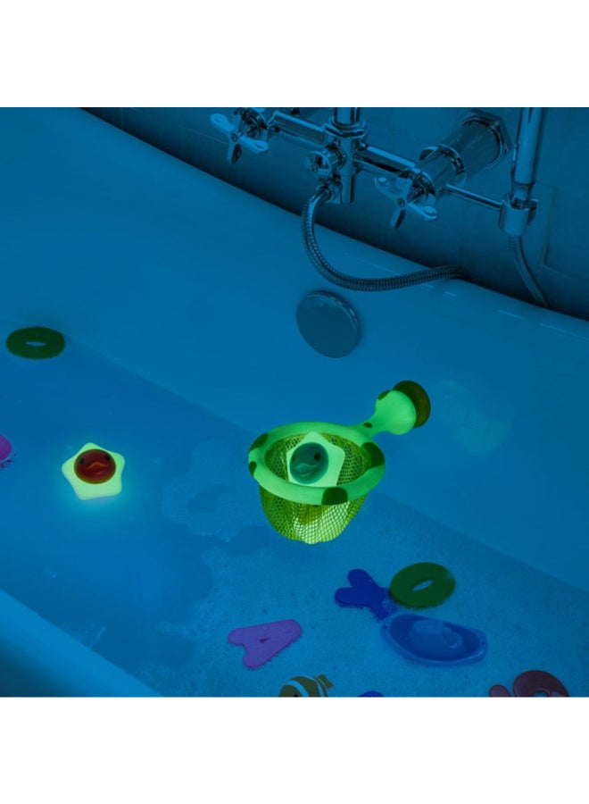 مونشكين Munchkin Catch a Glowing Star™ 12M+ Glow In The Dark Bath Toy with Floating Stars & Net Scoop Game - Image 2