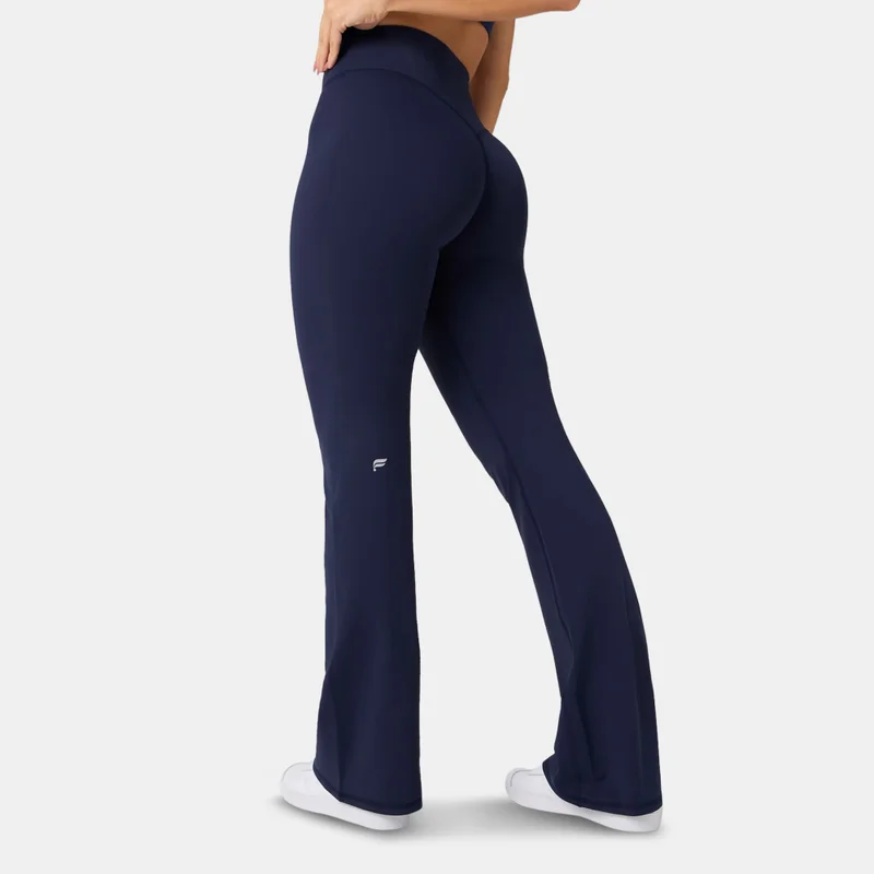 Fabletics ليقنز تدريب PureLuxe TLC Kick Flare للنساء
