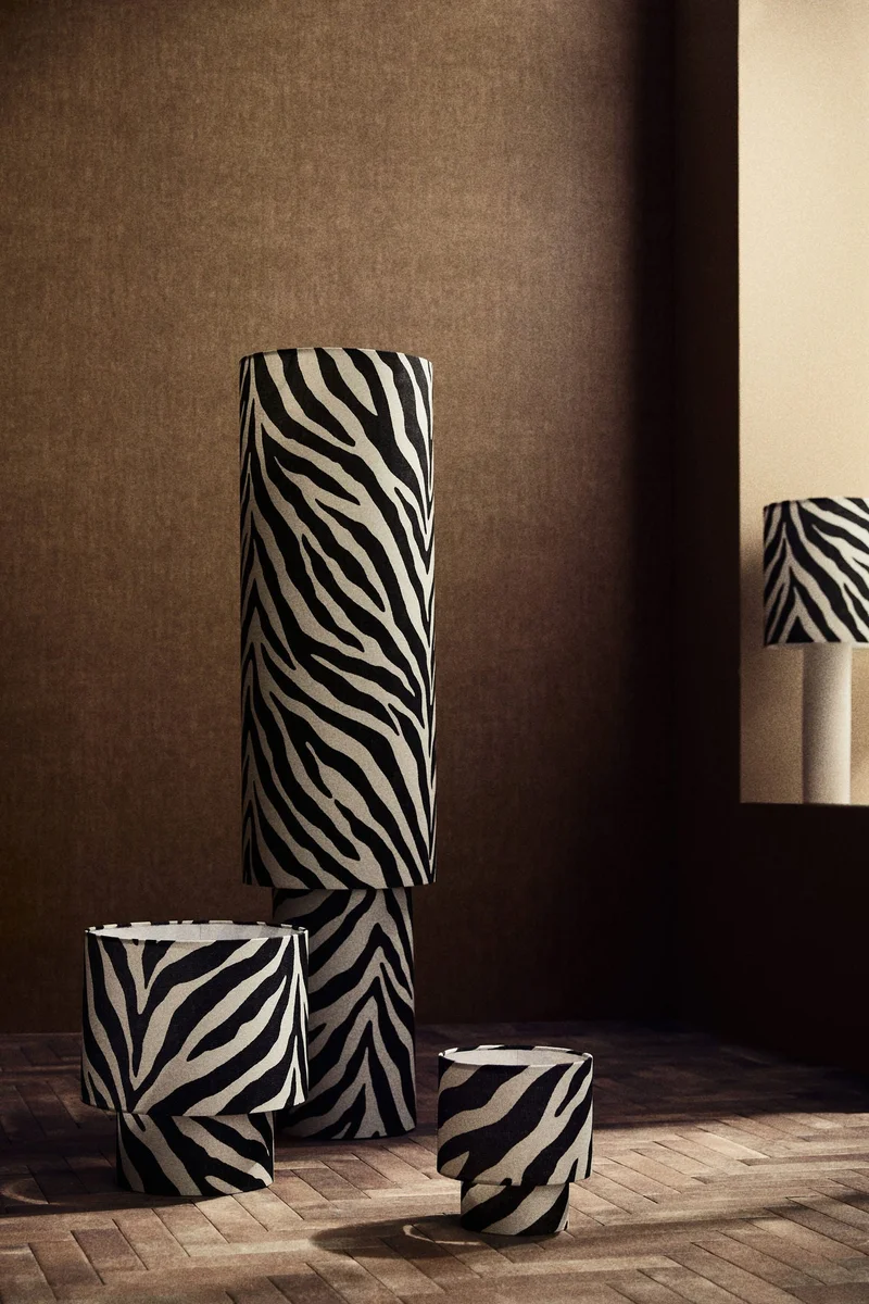 اتش اند ام مصباح أرضي بنقشة رائعة