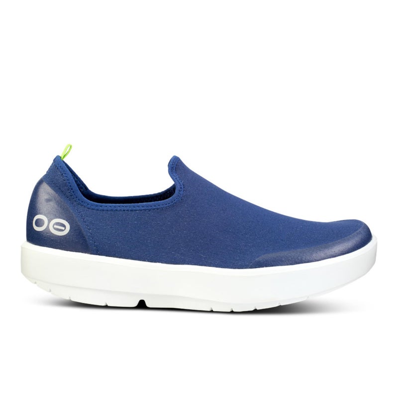 OOFOS OOmg eeZee Low Shoe, White & Navy - Womenâ€™s Size 5 - Lightweight Recovery Footwear - Reduces Stress on Feet, Joints & Back - Machine Washable - Image 3