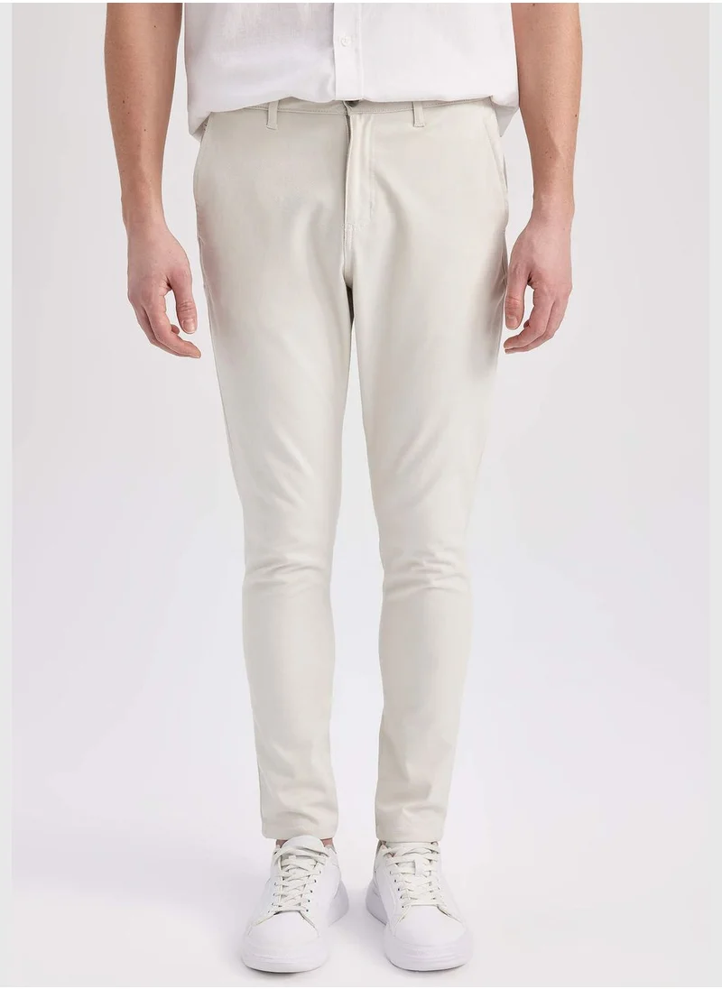 ديفاكتو Man Carrot Fit Chino Trousers