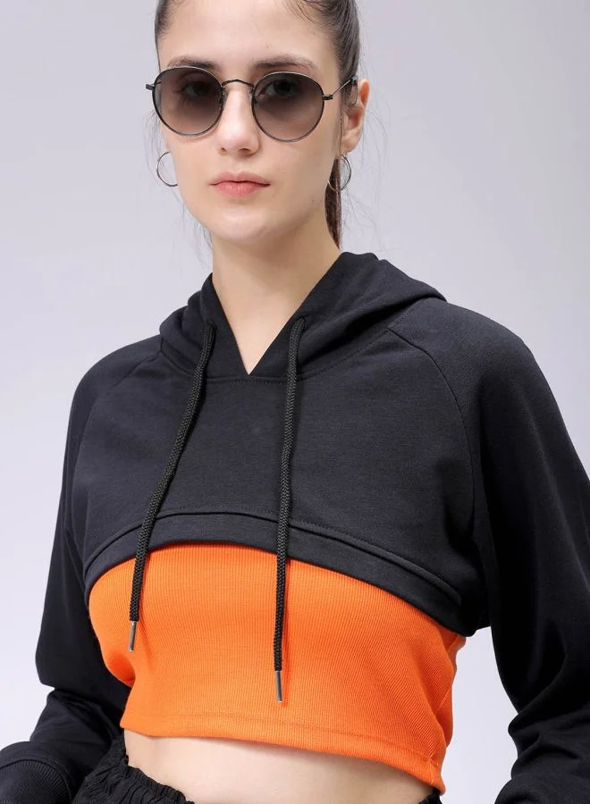مرفوعة Women Relaxed Fit Solid Hooded Sweatshirt