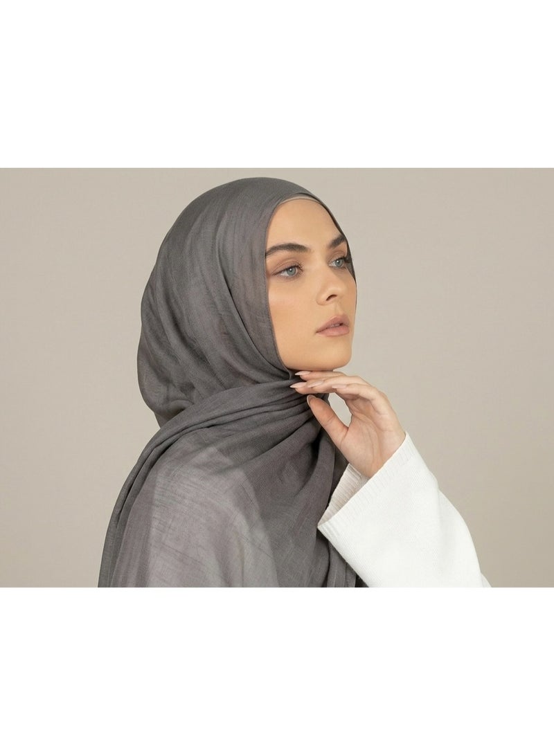 طقم فاخر يضم وشاحي حجاب نسائيين من قماش المودال | وشاح رأس سادة، ناعم، خفيف الوزن، جيد التهوية ومحتشم - Image 1