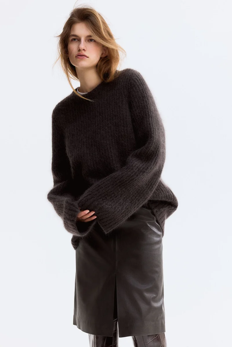 اتش اند ام تنورة من نسيج مطلي