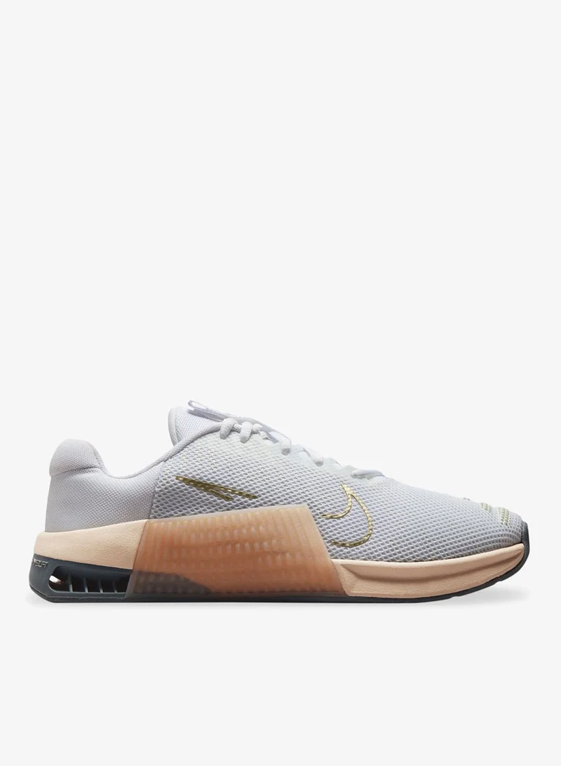 نايكي حذاء التمرين فري ميتكون 9 للنساء