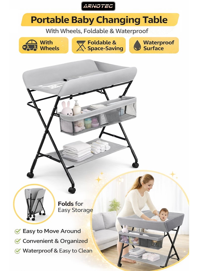 ARNOTEC طاولة تغيير الأطفال المحمولة بعجلات، محطة تغيير قابلة للطي بارتفاع قابل للتعديل للرضع، طاولة تغيير حفاضات مقاومة للماء مع منظم تخزين وسكة أمان لحديثي الولادة (رمادي) - Image 1