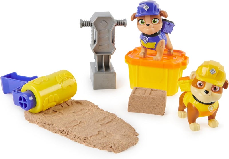 Rubble & Crew مجموعة شخصيات أكشن من Rubble & Crew مع شخصيتي Rubble & Mix، ولعبتي بناء و85 جرامًا من رمل Kinetic Sand Build-it Sand، لعبة مناسبة للأطفال من عمر 3 سنوات - Image 1