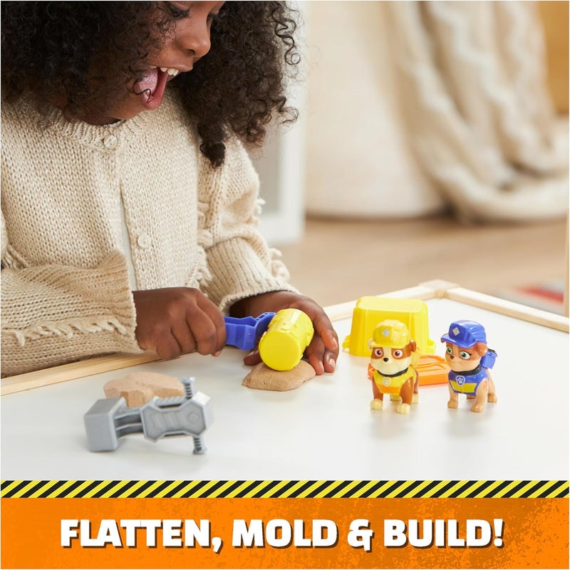 Rubble & Crew مجموعة شخصيات أكشن من Rubble & Crew مع شخصيتي Rubble & Mix، ولعبتي بناء و85 جرامًا من رمل Kinetic Sand Build-it Sand، لعبة مناسبة للأطفال من عمر 3 سنوات - Image 4