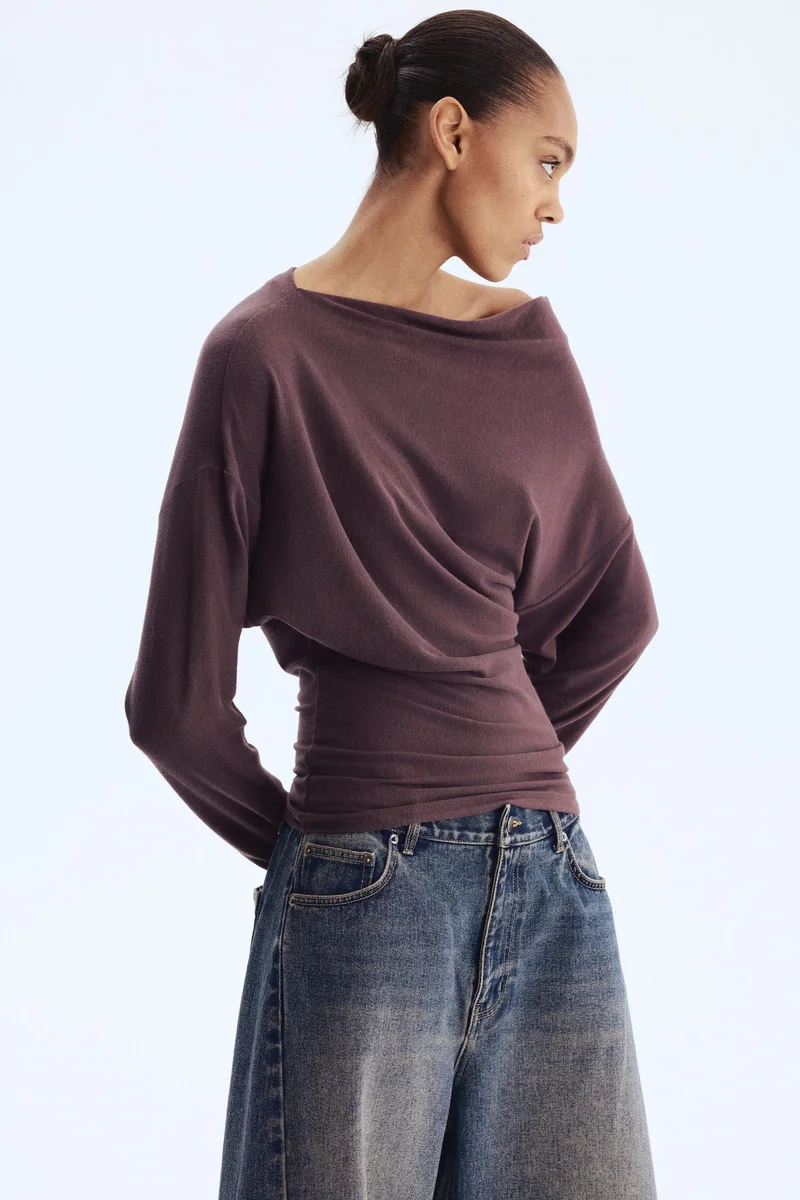 اتش اند ام بلوزة بكتف واحد