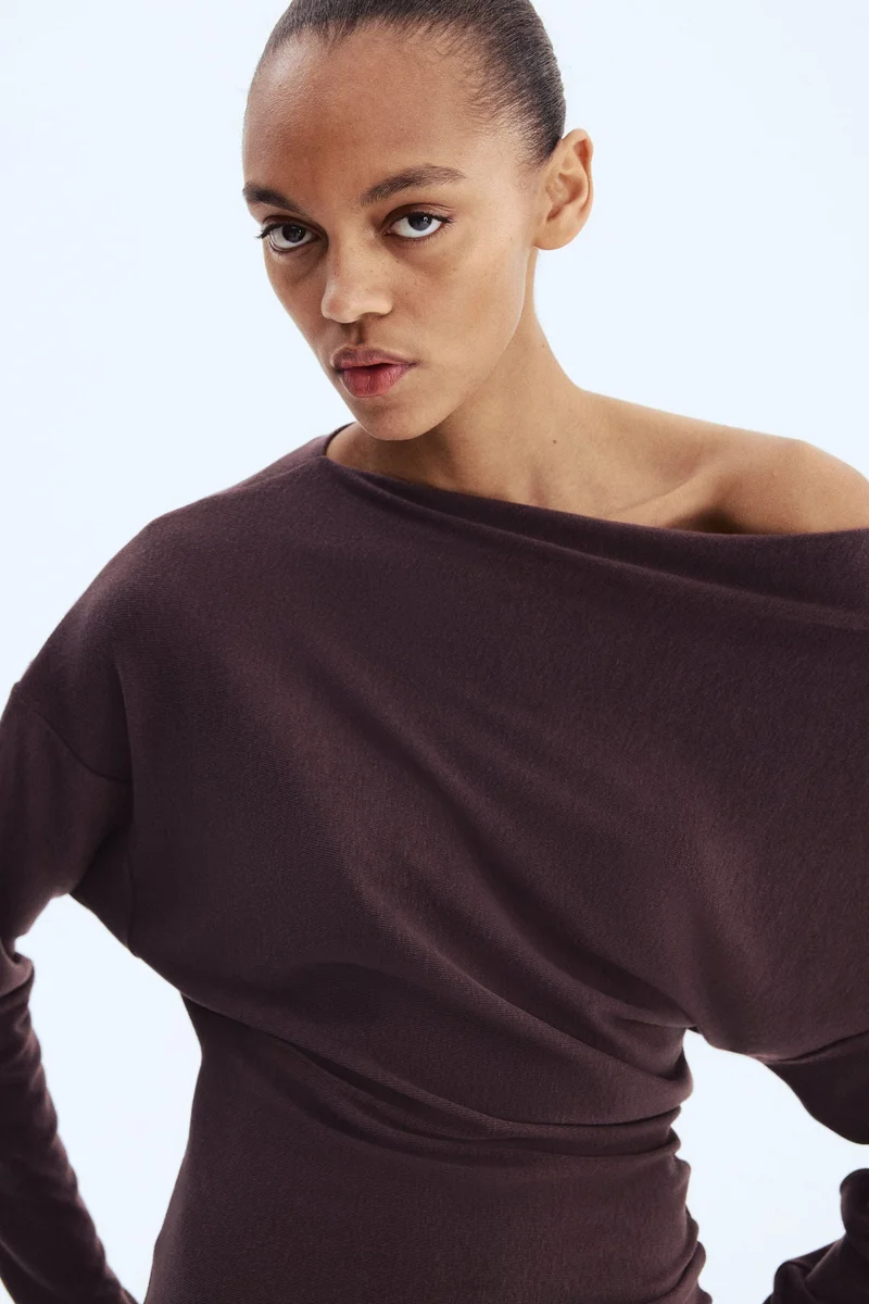 اتش اند ام بلوزة بكتف واحد