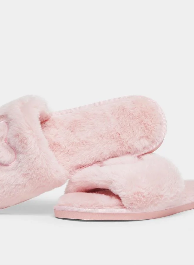 تايك تو شبشب سادة مزين بقلب