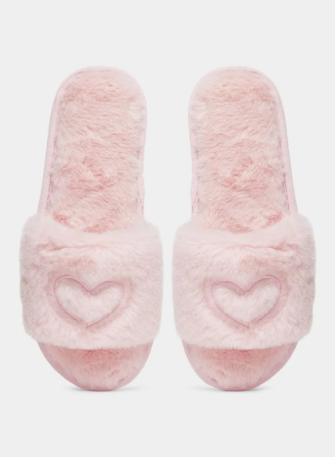 تايك تو شبشب سادة مزين بقلب