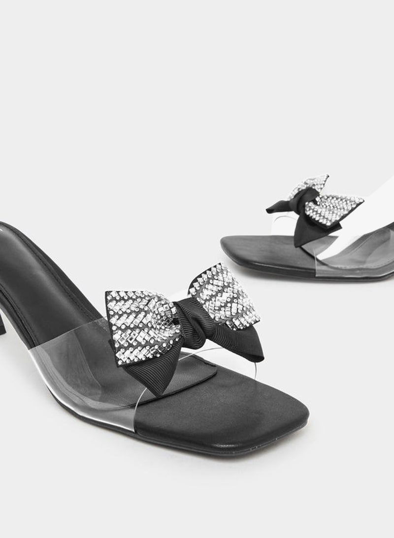 ستايلي صندل بكعب صغير وتفاصيل فيونكة - Image 3